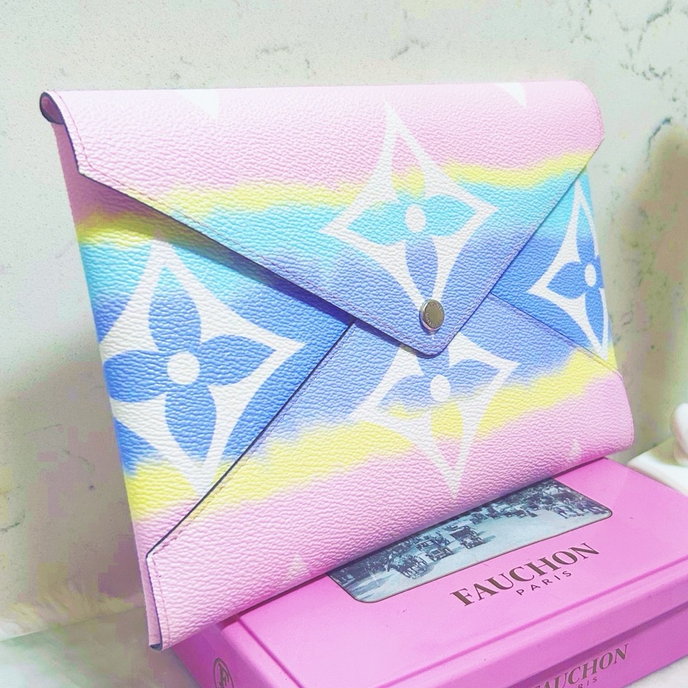 Authentic Louis Vuitton HTF Limited Edition Pastel Escale Large Kirigami Clutch